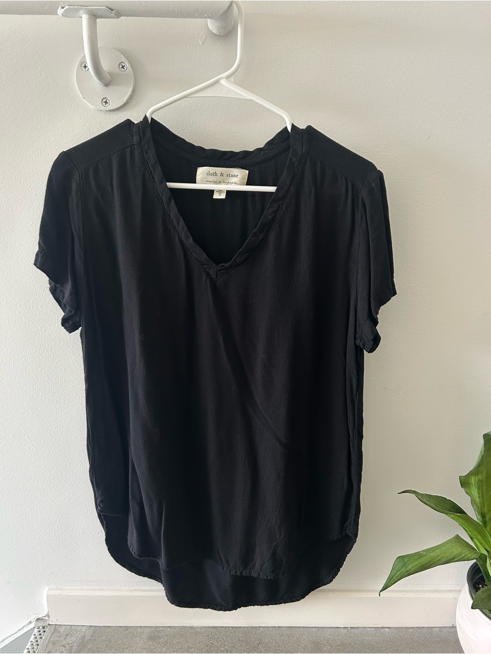 cloth & stone Black Short Sleeve V-Neck Blouse Tee